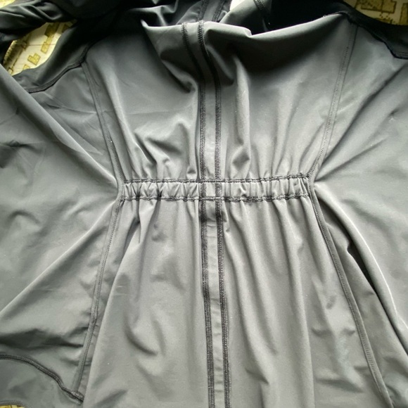 Lululemon on Go the Distance Runners Vest w/ zip-out hood, lightweight, black 8 - Picture 11 of 15